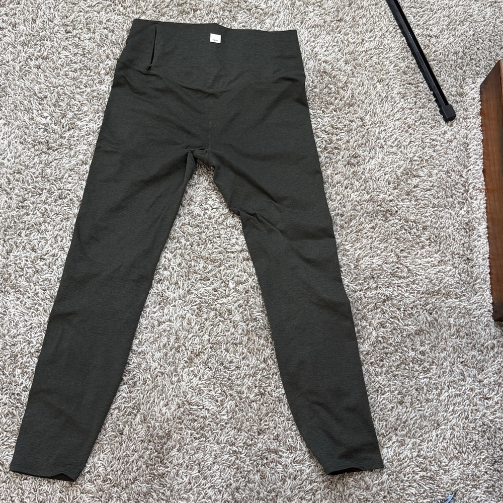 Vuori 7/8 Legging Green Heathered size Medium - Picture 11 of 12